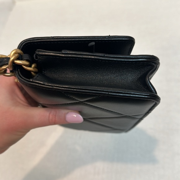 Pristine condition Lambskin Quilted Chanel 19 Wallet On Chain Black complete set - Picture 9 of 17